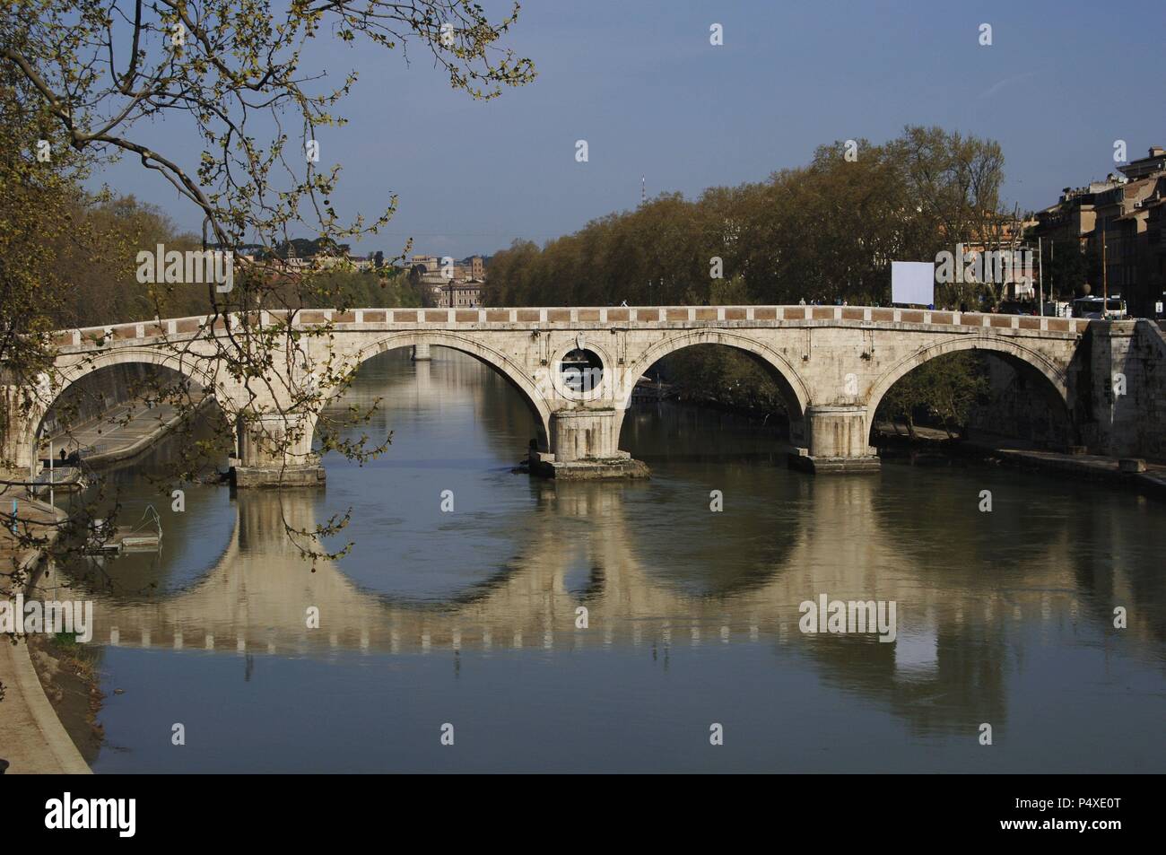 L'Italie. Rome. Pont Sisto sur le Tibre. Construit entre 1473 et 1479 par Baccio Pontelli. Banque D'Images