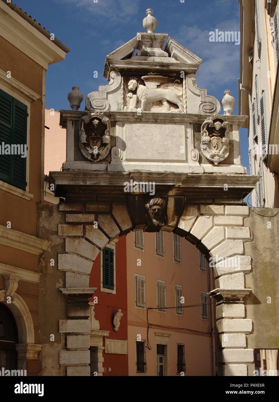 La Croatie. Rovinj. Porte d'entrée à la citadelle. Banque D'Images