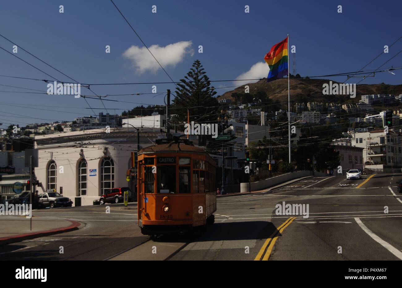 TRANVIA circulando por una calle del Barrio de Castro. SAN FRANCISCO. L'Etat de Californie. Estados Unidos. Banque D'Images