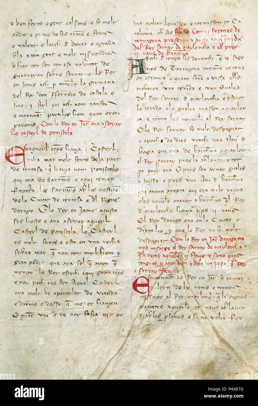 LITERATURA CATALANA. SIGLO XIII. DESCLOT, Bernat. Cronista e historiador catalán. "CRONICA D'ALGUNS COMTES DE BARCELONE JE REIS D'ARAGO" (Crónica de algunos Condes de Barcelona y Reyes de Aragón). Manuscrito en pergamino escrito en letra del s. XIV. FOLIO 56 c. donde se relatan ACONTECIMIENTOS DEL REINADO DE JAIME I y encabeza el texto dedicado a los útlimos Condes de Barcelona. Banque D'Images