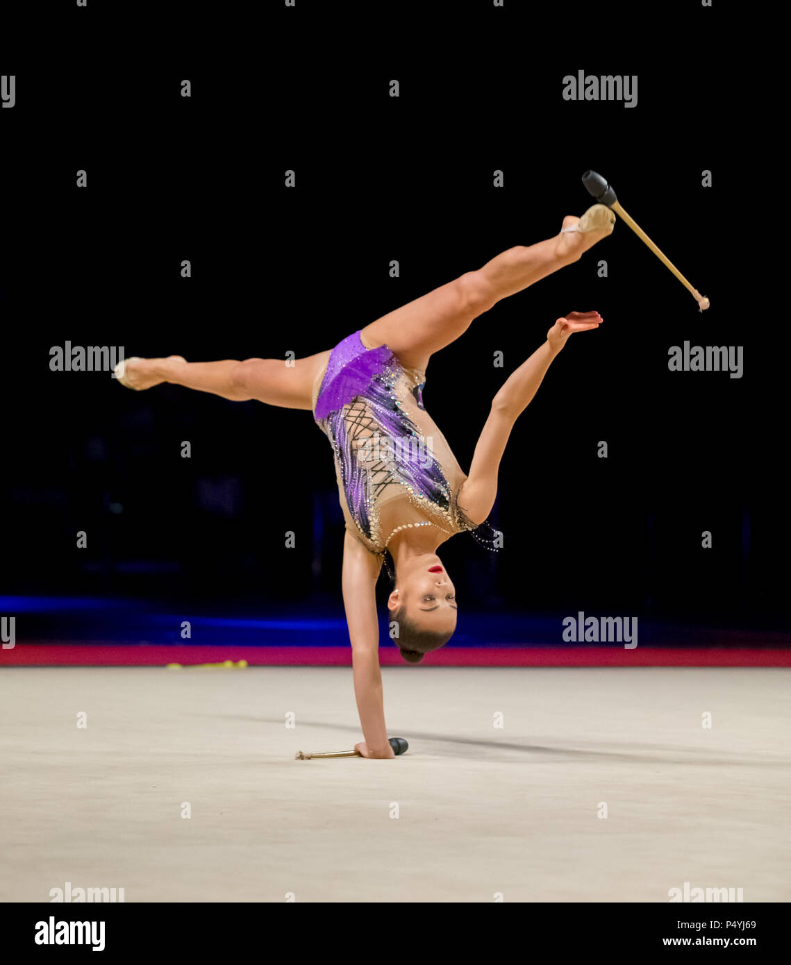 Le Centre International, Telford, Royaume-Uni. 23 Juin, 2018. Aérobic et gymnastique rythmique, British Championnats ; Laura Halford, Llanelli Academy, Senior massues tout autour de l'Action : Crédit Plus Sport/Alamy Live News Banque D'Images