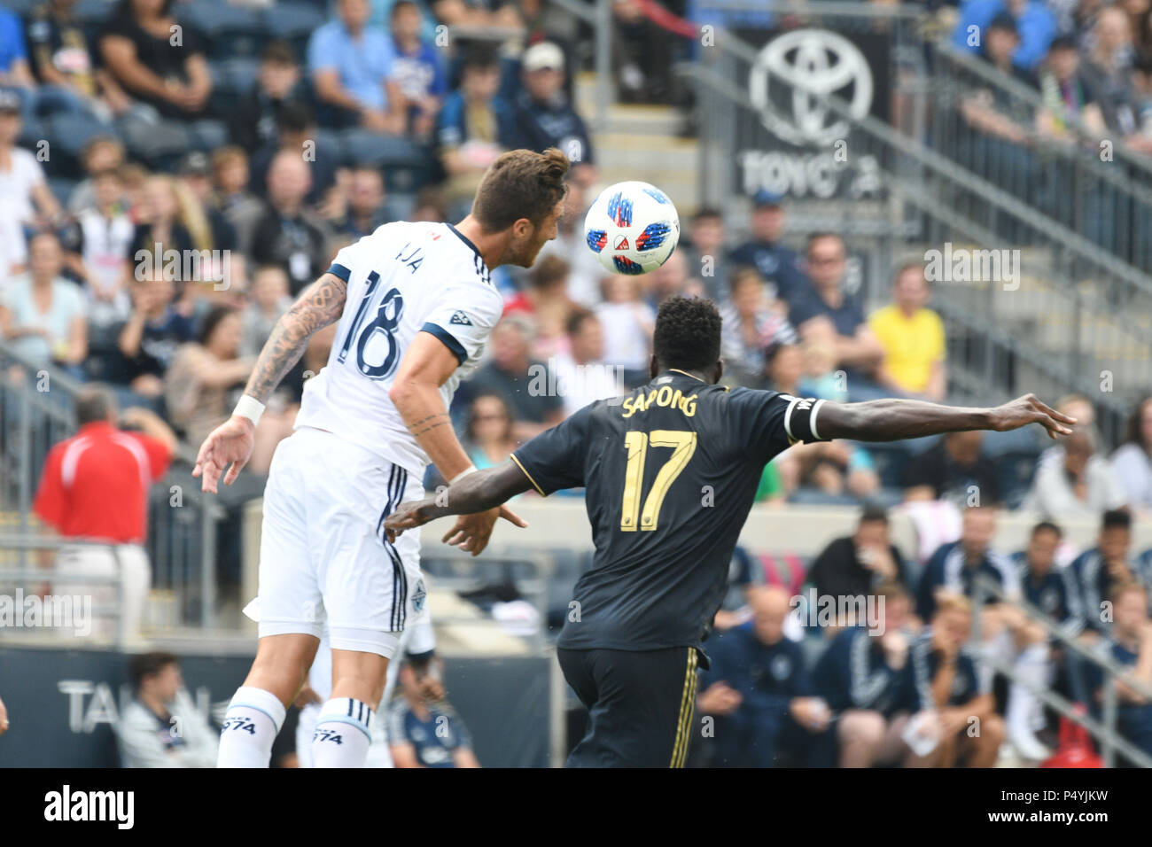 Chester, Pennsylvanie, USA. 23 Juin, 2018. CJ SAPONG (17) en action contre l'AJA, JOSE (18) de les Whitecaps de Vancouver au stade de l'énergie Talen Chester Ohio Crédit : Ricky Fitchett/ZUMA/Alamy Fil Live News Banque D'Images