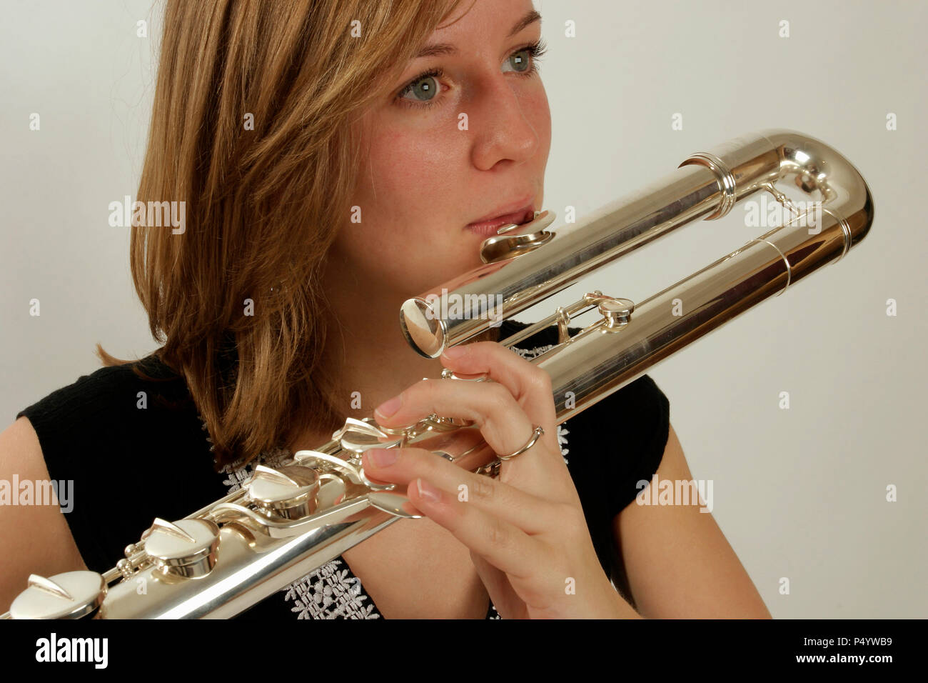 Flûte basse, close-up de l'embouchure de la tête et le modèle libération - Anna Marchant Banque D'Images