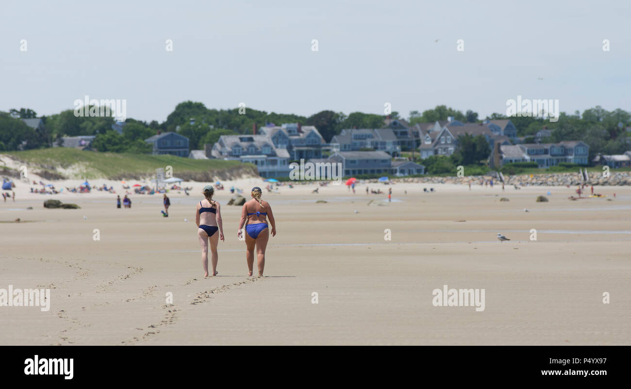 Marcher sur la plage d'entreposage au froid, à l'est Dennis, Massachusetts à Cape Cod, USA Banque D'Images