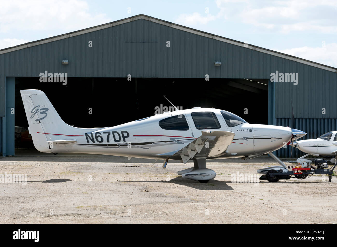 Cirrus SR-22 à l'Aérodrome Turweston, ESPAÑA (N67DP) Banque D'Images