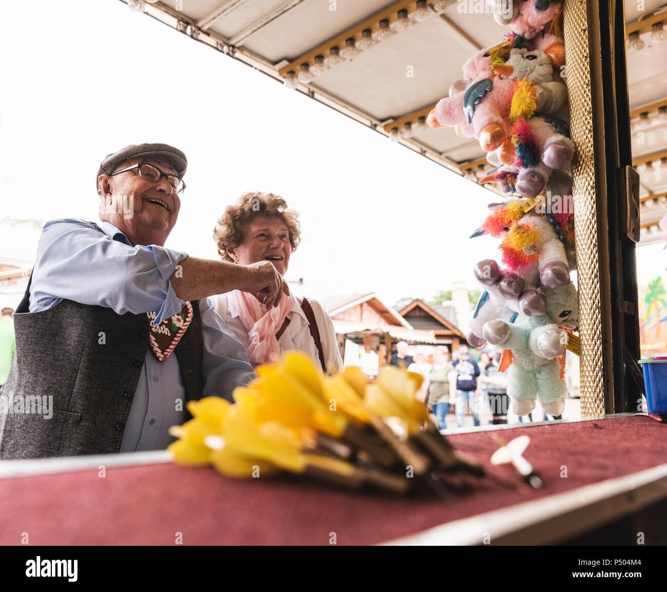 Senior couple having fun on fair Banque D'Images