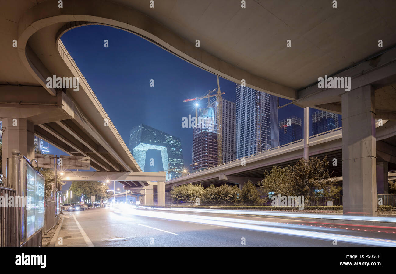 La Chine, Pékin, siège de la télévision centrale chinoise CCTV dans la nuit Banque D'Images