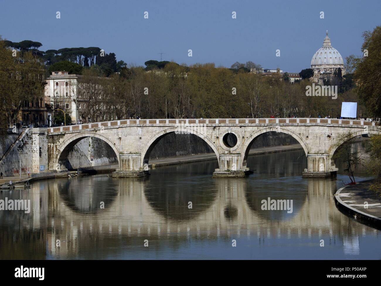L'Italie. Rome. Pont Sisto sur le Tibre. Construit entre 1473 et 1479 par Baccio Pontelli. Banque D'Images