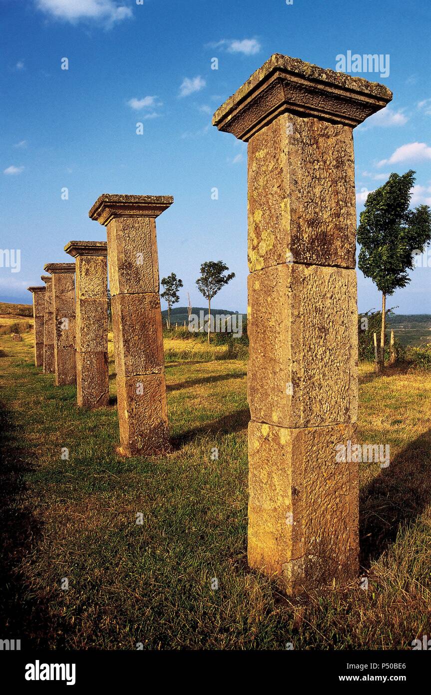 ARTE ROMANO. ESPAÑA. JULIOBRIGA. Antigua ciudad romana, capitale de la provincia romana de Cantabria. Está fechada hacia los siglos I-III d. C. Vista Parcial de sus ruinas RETORTILLO (alrededores de Reinosa). La Cantabrie. Banque D'Images