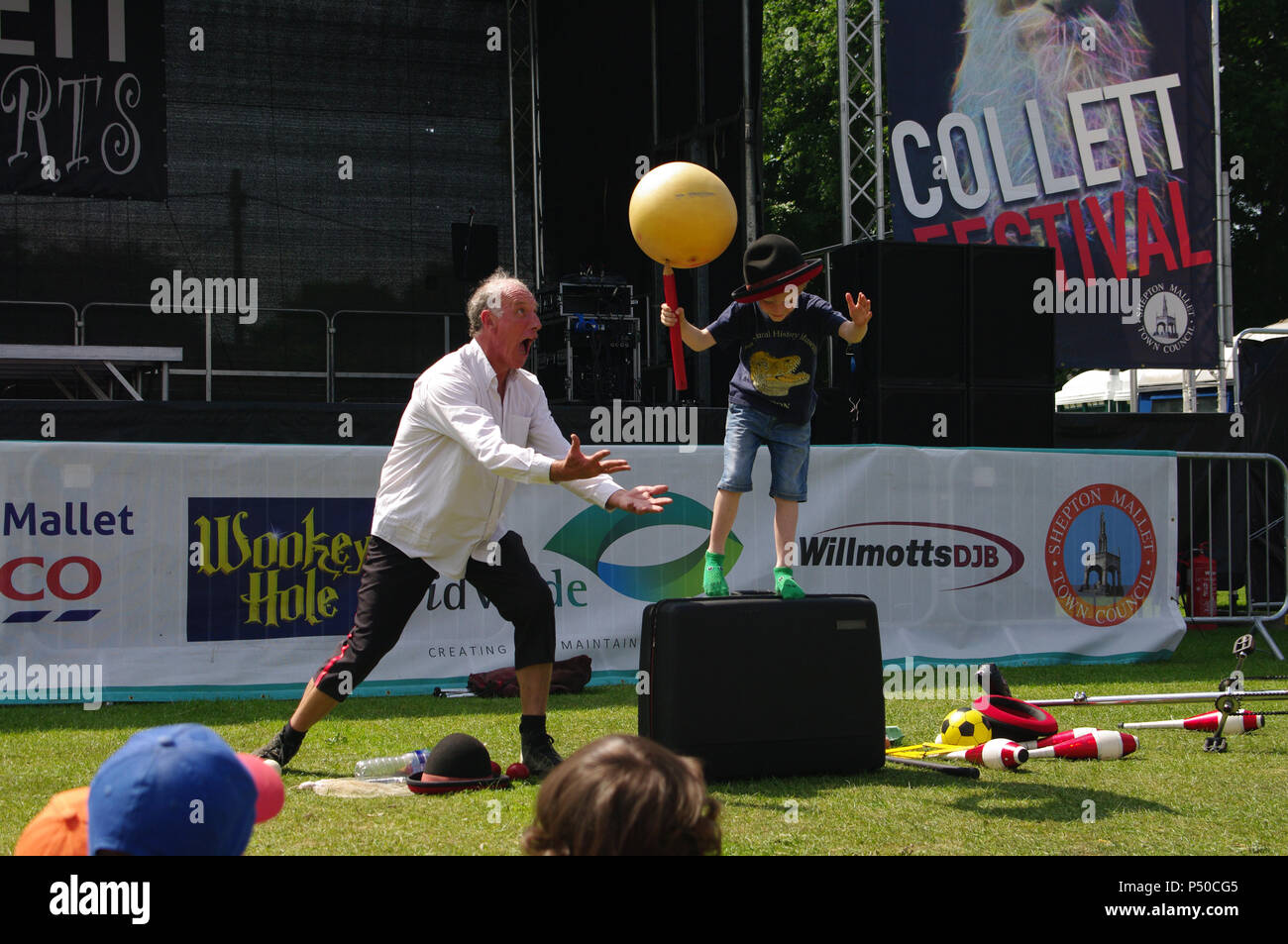 Artiste de cirque, Glastonbury, Somerset Banque D'Images