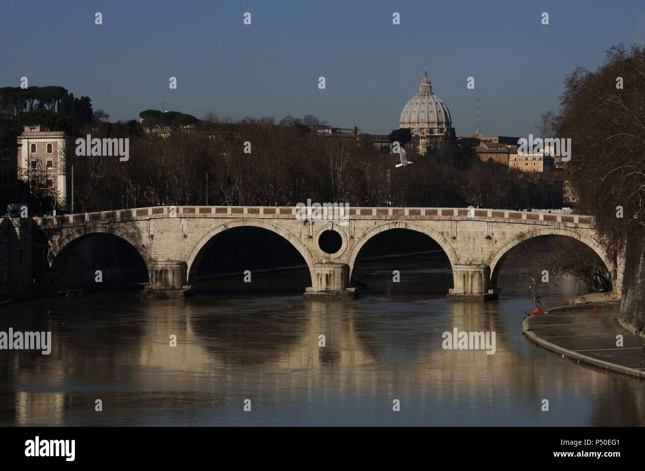 L'Italie. Rome. Sisto Pont sur le Tibre. Construite par l'architecte Baccio Pontelli (1450-1492). 1473-1479. Banque D'Images
