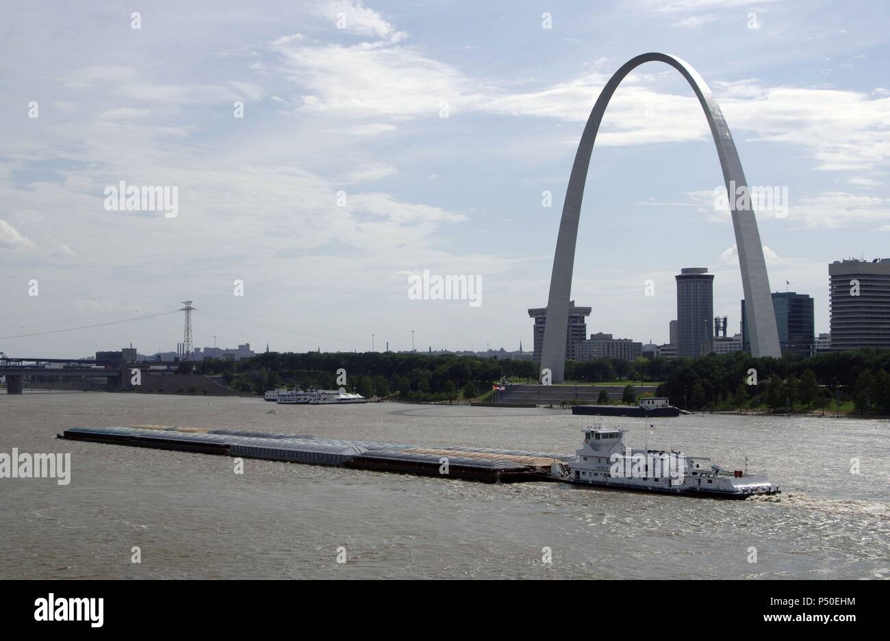 BARCO navegando por el RIO Mississipi. SAN LUIS (SAINT LOUIS). Estado de Misuri. Estados Unidos. Banque D'Images