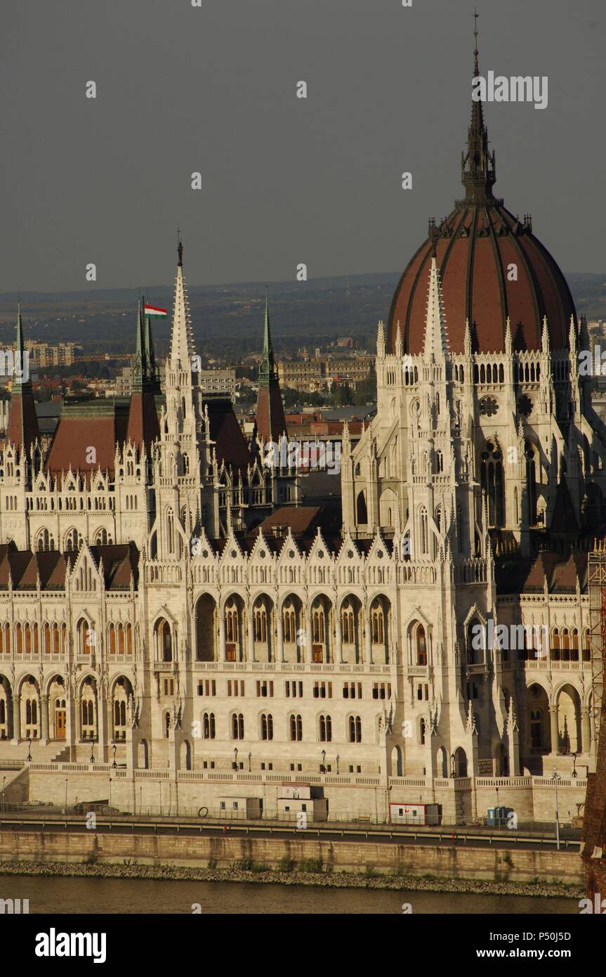 La Hongrie. BUDAPEST. Le parlement. Bâtiment néo-gothique (1884-1904) sur le Danube riverside construit par l'architecte Imre Steindl. Banque D'Images