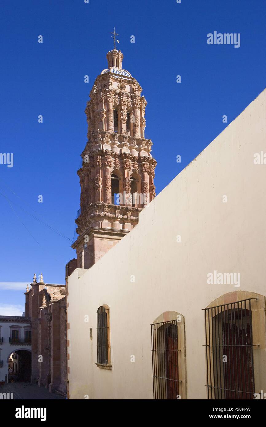 Le Mexique. ZACATECAS. Vista Parcial de la Catedral Basilica DE NUESTRA SEÑORA DE LA ASUNCION, construída en el siglo XVIII en estilo barroco. Se encuentra en el centro histórico de la ciudad, declarado Patrimonio de la Humanidad por la UNESCO. L'état de Zacatecas. Banque D'Images