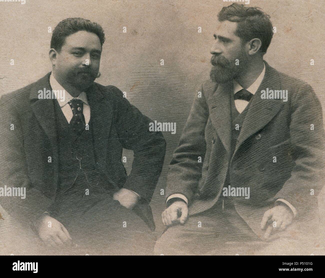 (Isaac Albeniz, Camprodon,1860-Cambo-les-Bains, 1909). Le compositeur y pianista español. BRETON, Tomás ((Salamanque,1850-Madrid,1923). Compositor español. Los dos Músicos juntos en una fotografía del año 1896. Colección particulier. Banque D'Images