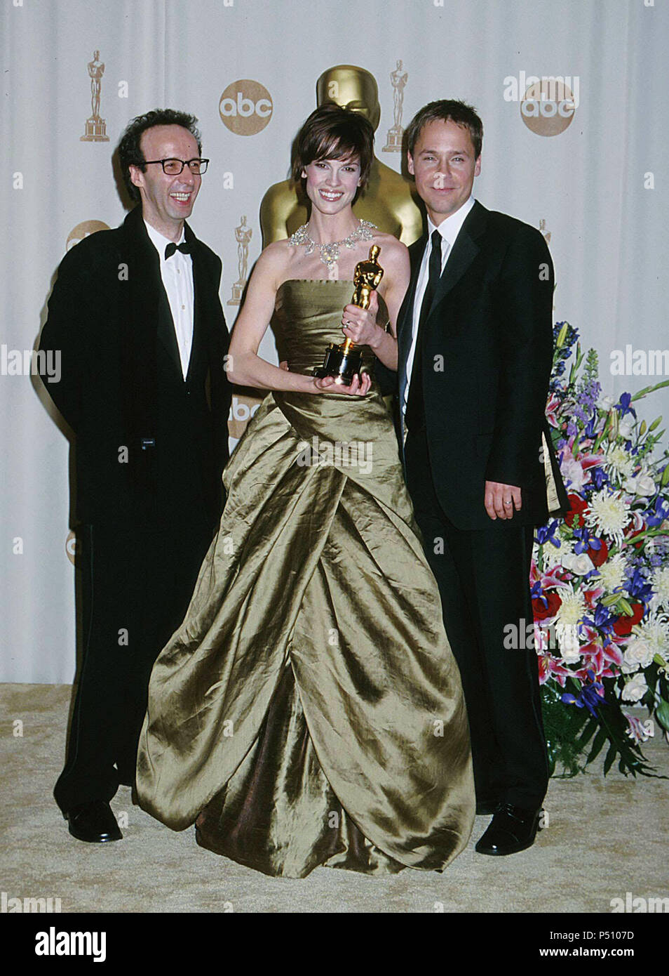 - Hillary Swank +Benigni R. +Lowe C.jpgSwank Hillary +Benigni R. +Lowe C Événement dans la vie d'Hollywood, Californie - Red Carpet Event, USA, Cinéma, Célébrités, photographie, Bestof, Arts, Culture et divertissement, Célébrités, Mode Topix Meilleur de Hollywood, la vie, événement dans la vie d'Hollywood, Californie - une remise de trophée, backstage, cinéma, télévision, célébrités, célébrités de la musique, Topix Bestof, Arts, Culture et loisirs, photographie, tsuni@Gamma-USA.com , Tsuni enquête de crédit / USA, 2000-2001-2002-2003-2004-2005-2006-2007-2008-2009 Banque D'Images