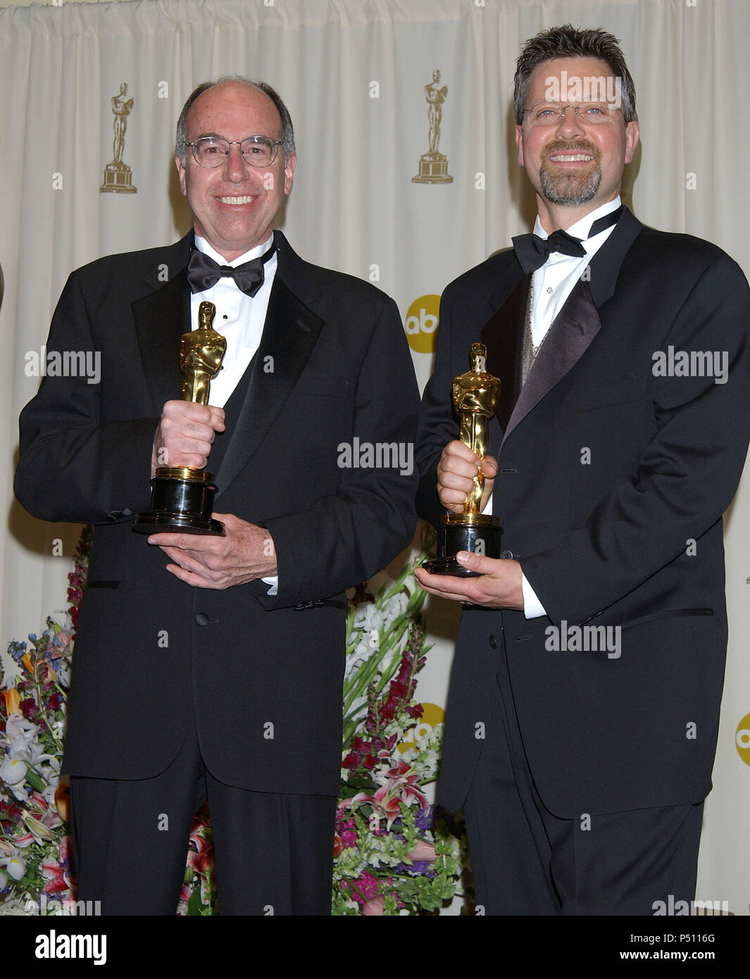 George Watters II et Christopher Boyes avec Oscars pour au montage de son pour les 'Pearl Harbor', dans la salle de presse au 74e congrès annuel de l'Academy Awards au Kodak Theatre à Hollywood Dimanche, Mars 24, 2002. - WattersGeorge BoyesChr jpgWattersGeorge BoyesChr .112112 événement dans la vie d'Hollywood, Californie - Red Carpet Event, USA, Cinéma, Célébrités, photographie, Bestof, Arts, Culture et divertissement, Célébrités, Mode Topix Meilleur de Hollywood, la vie, événement dans la vie d'Hollywood, Californie - une remise de trophée, backstage, cinéma, télévision, musique célébrités ce Banque D'Images