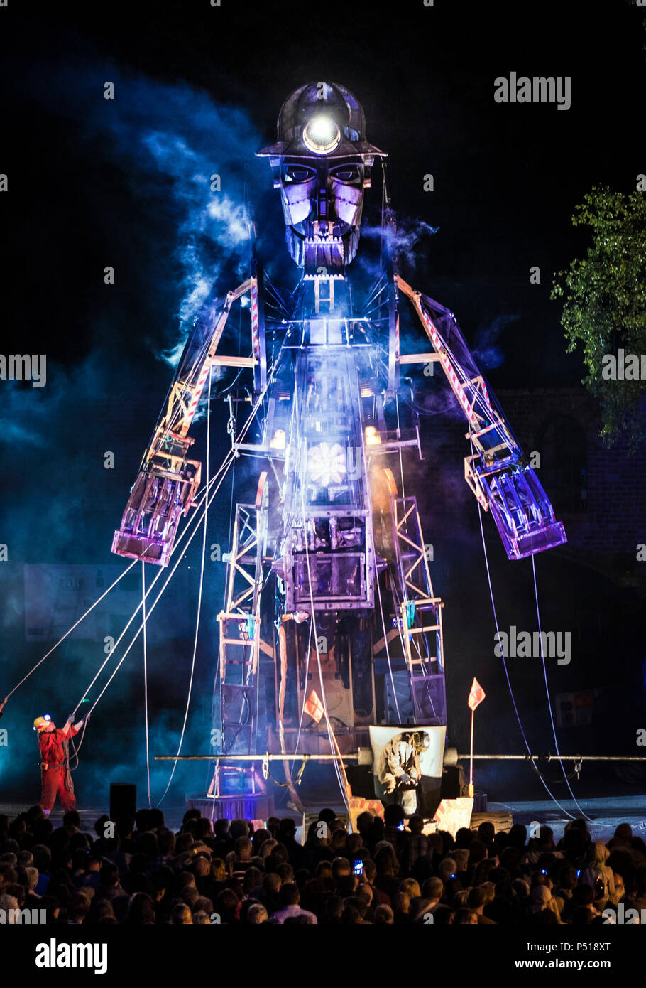 Man Engine, la plus grande marionnette mécanique jamais construite en Grande-Bretagne, lors des festivités Man Engine du Yorkshire au Elsecar Heritage Centre de Barnsley. Banque D'Images