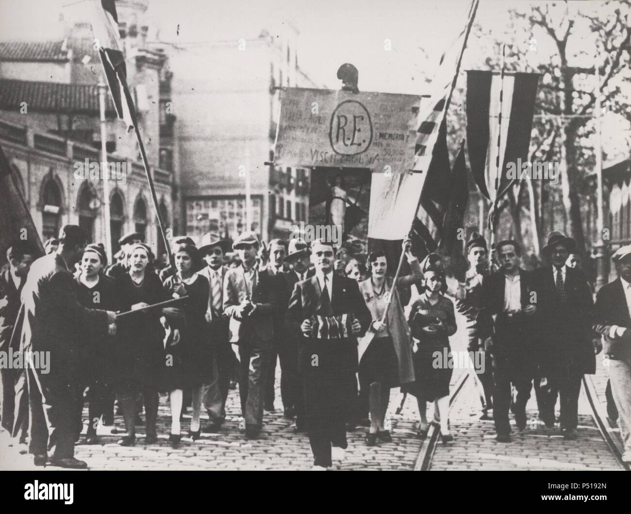 Proclamación de la República, 1931. Secuencia del reportaje 'La Vieja memoria', dirigido por Jaime Camino en 1977. Banque D'Images