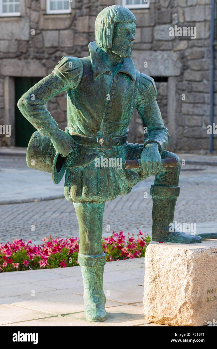 Statue de Goncalo Anes Bandarra, 16 ème siècle XVI, Poeta, Profeta e Sapateiro de Trancoso, poète et prophète, cordonnier, sabotier, cordonnier, Sapatei Banque D'Images