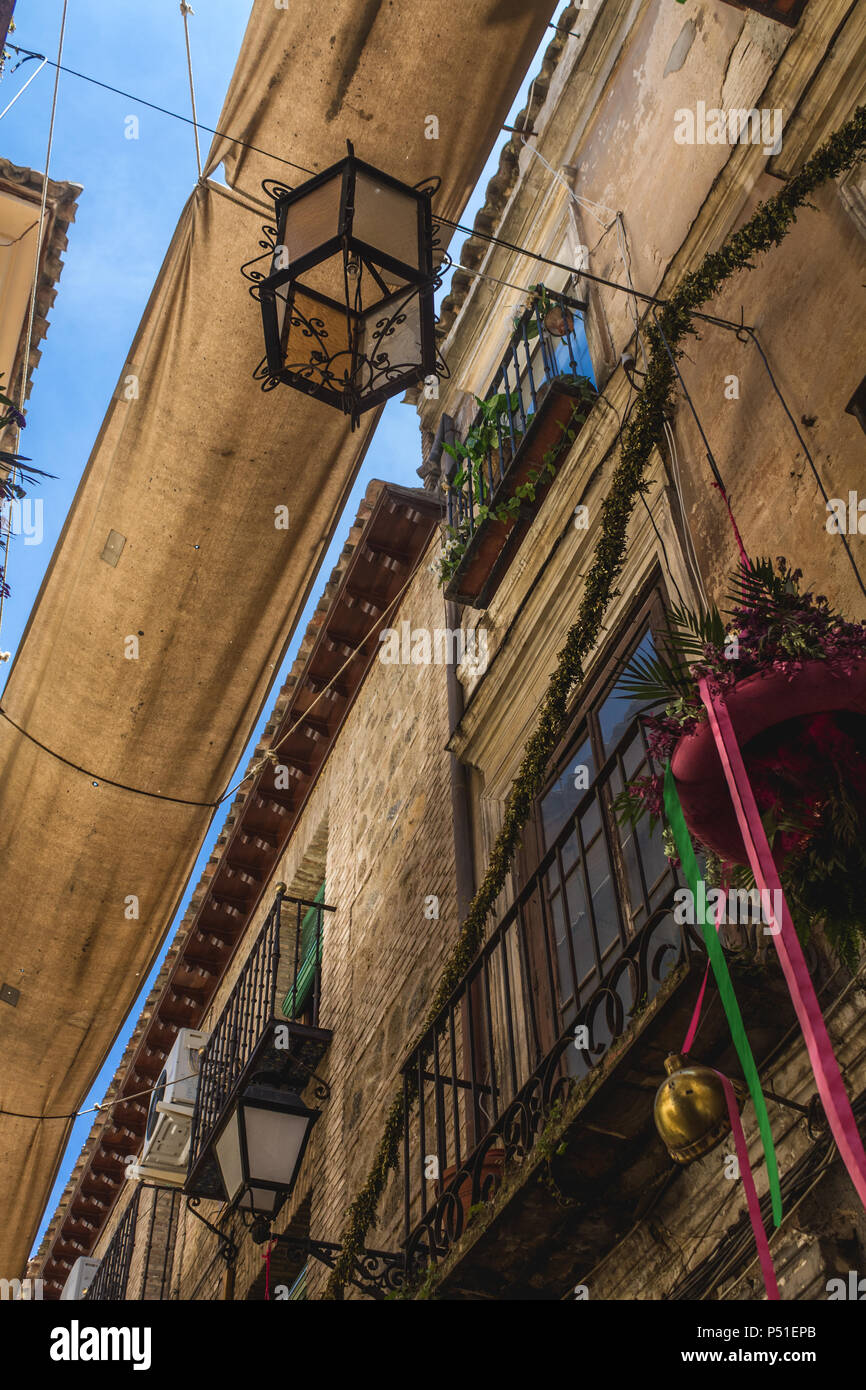 Balcon et des décorations en espagnol ville historique. Tolède, Espagne Banque D'Images