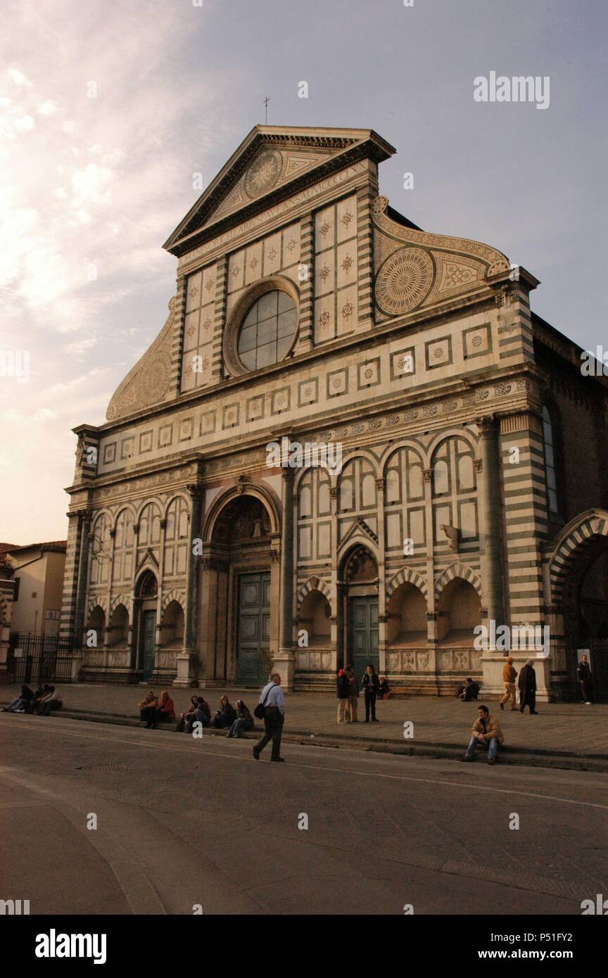 ITALIA. FLORENCIA. Vista de la IGLESIA DE SANTA MARIA NOVELLA. Fue construida entre 1279 y 1357 en estilo románico-gotique. Decorada con mármoles de colores, es la obra Maestra del arquitecto renacentista Leon ITALIA. FLORENCIA. Vista de la IGLESIA DE SANTA MARIA NOVELLA. Fue construida entre 1279 y 1357 en estilo románico-gotique. Decorada con mármoles de colores, es la obra Maestra del arquitecto renacentista Leon