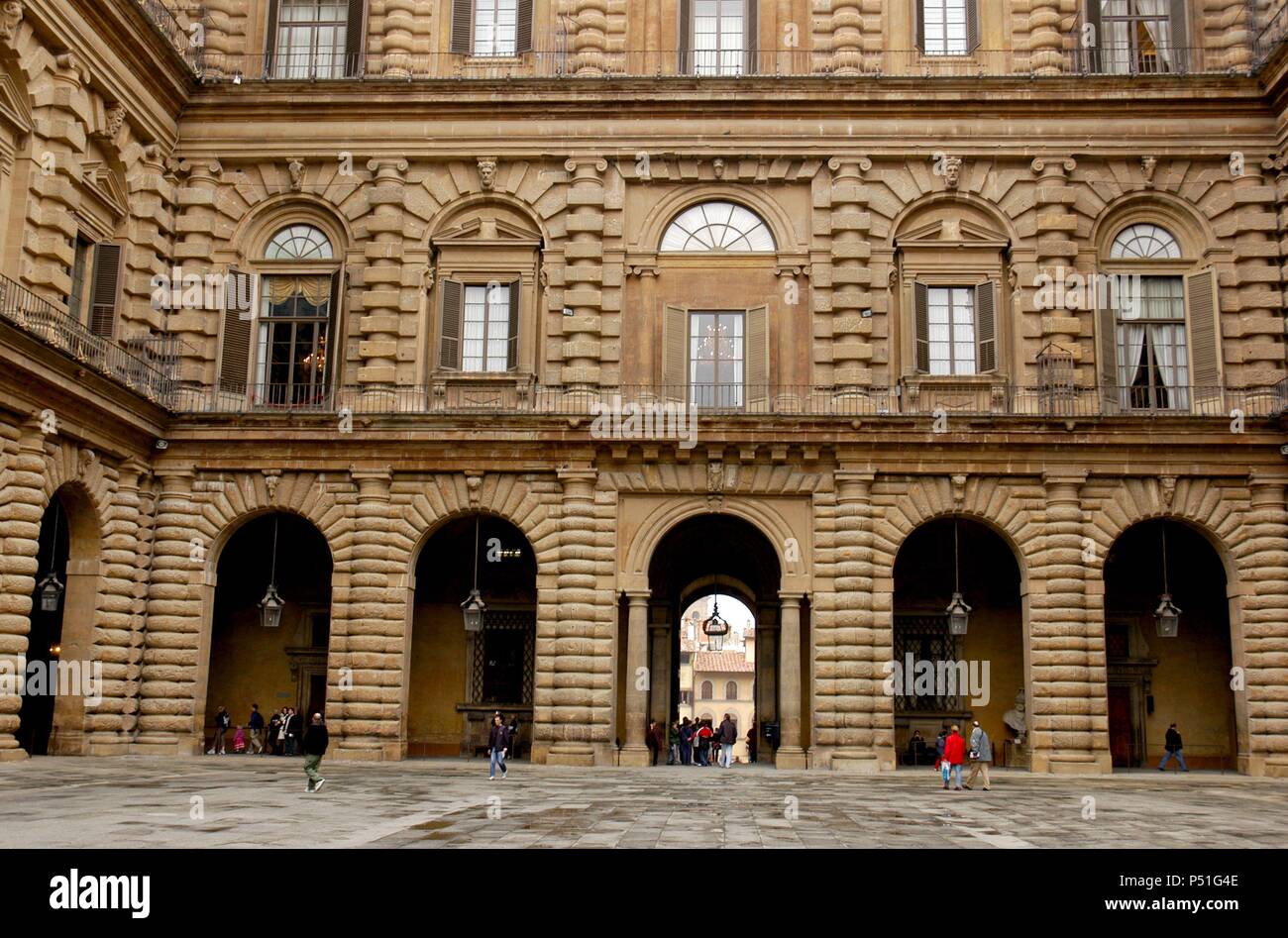 ARTE RENACIMIENTO. ITALIA. Palais Pitti. Edificio construir mandado por el banquero Luca Pitti, e iniciado en 1457. Vista del patio intérieur. FLORENCIA. Italia. Banque D'Images