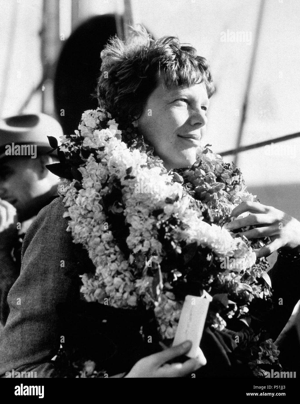 Amelia Earhart, célèbre aviatrix arrive par bateau à Honolulu. Elle a été fraîches à leur arrivée. Banque D'Images