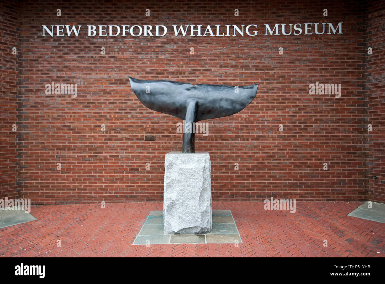 Queue de baleine à l'extérieur de la sculpture New Bedford Whaling Museum, New Bedford, comté de Bristol, Massachusetts, USA Banque D'Images