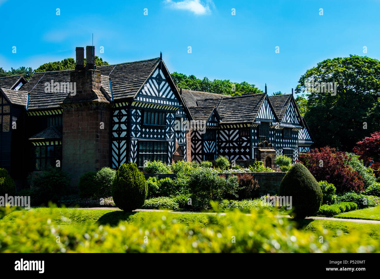 Speke Hall est un clayonnage à pans de bois et torchis-manoir Tudor de Speke, Liverpool, Angleterre. C'est l'un des meilleurs exemples du genre. Banque D'Images
