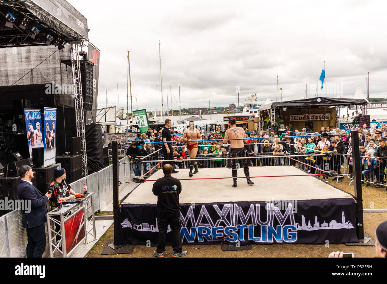 Kiel, Allemagne. 24 Juin, 2018. Wrestling Maximum effectue à l'extérieur dans la Radio Bob ! Camp de Rock au cours de la Kieler Woche 2018 - 4e lutte avec le tenant du titre Michael Schenkenberg © Björn Deutschmann/Alamy Live News Banque D'Images