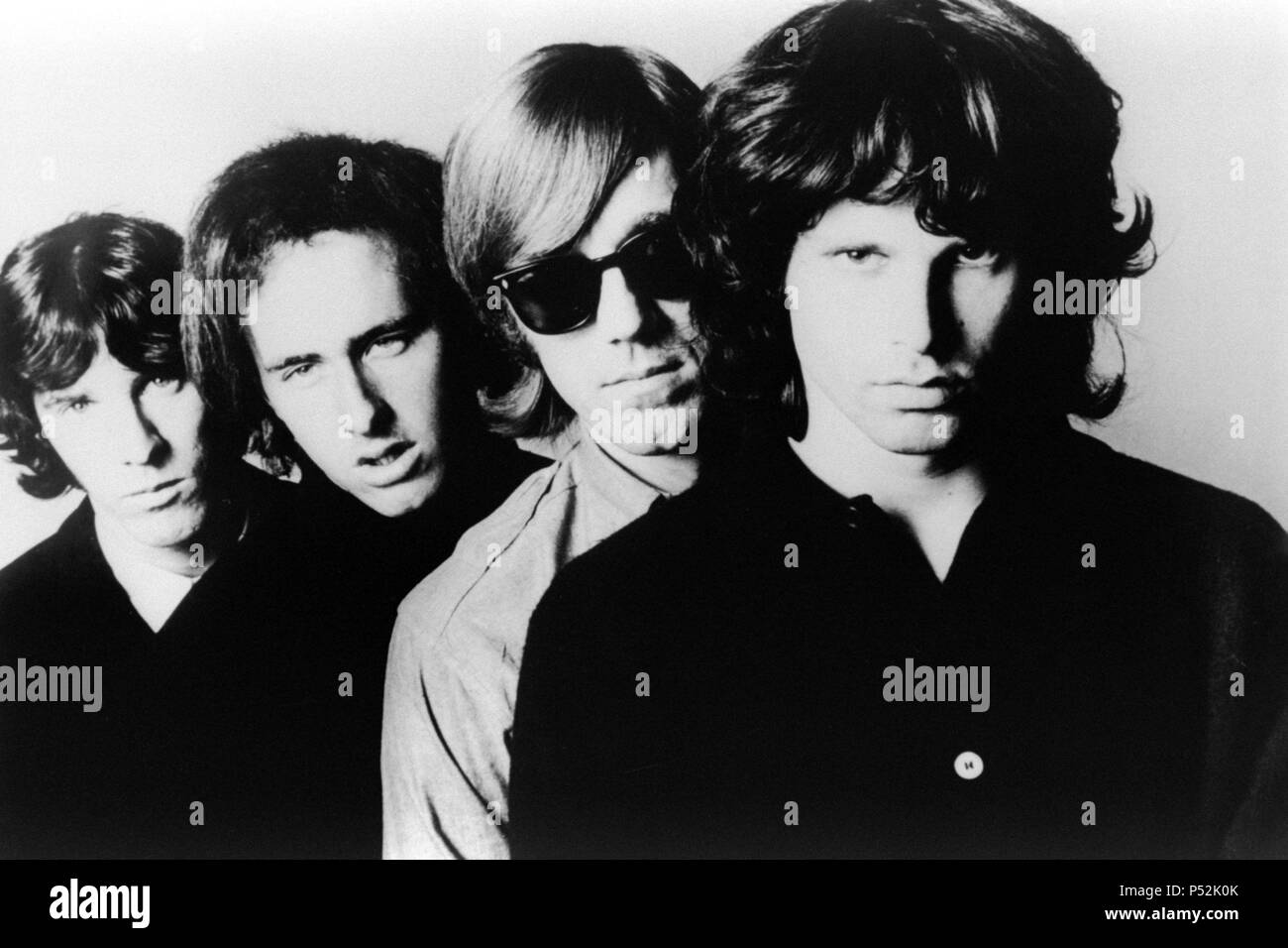 Photo promotionnelle des portes à la fin de 1966. Banque D'Images