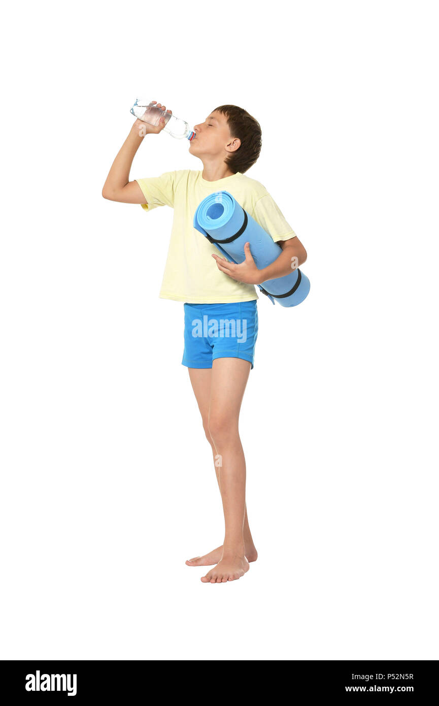 Jeune garçon avec bouteille d'eau et mat Banque D'Images