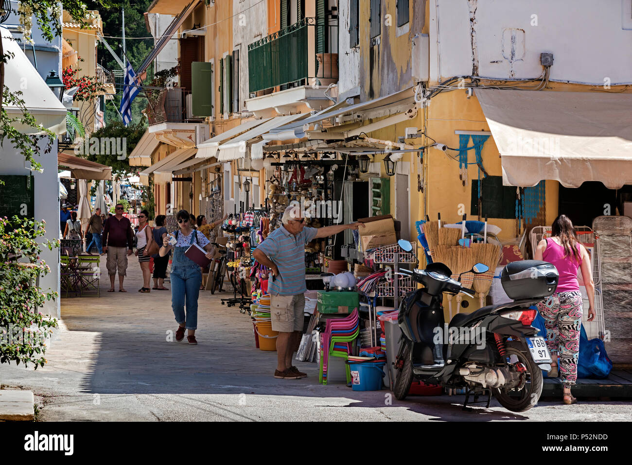 Boutiques dans l'Gaios, Paxos. Banque D'Images