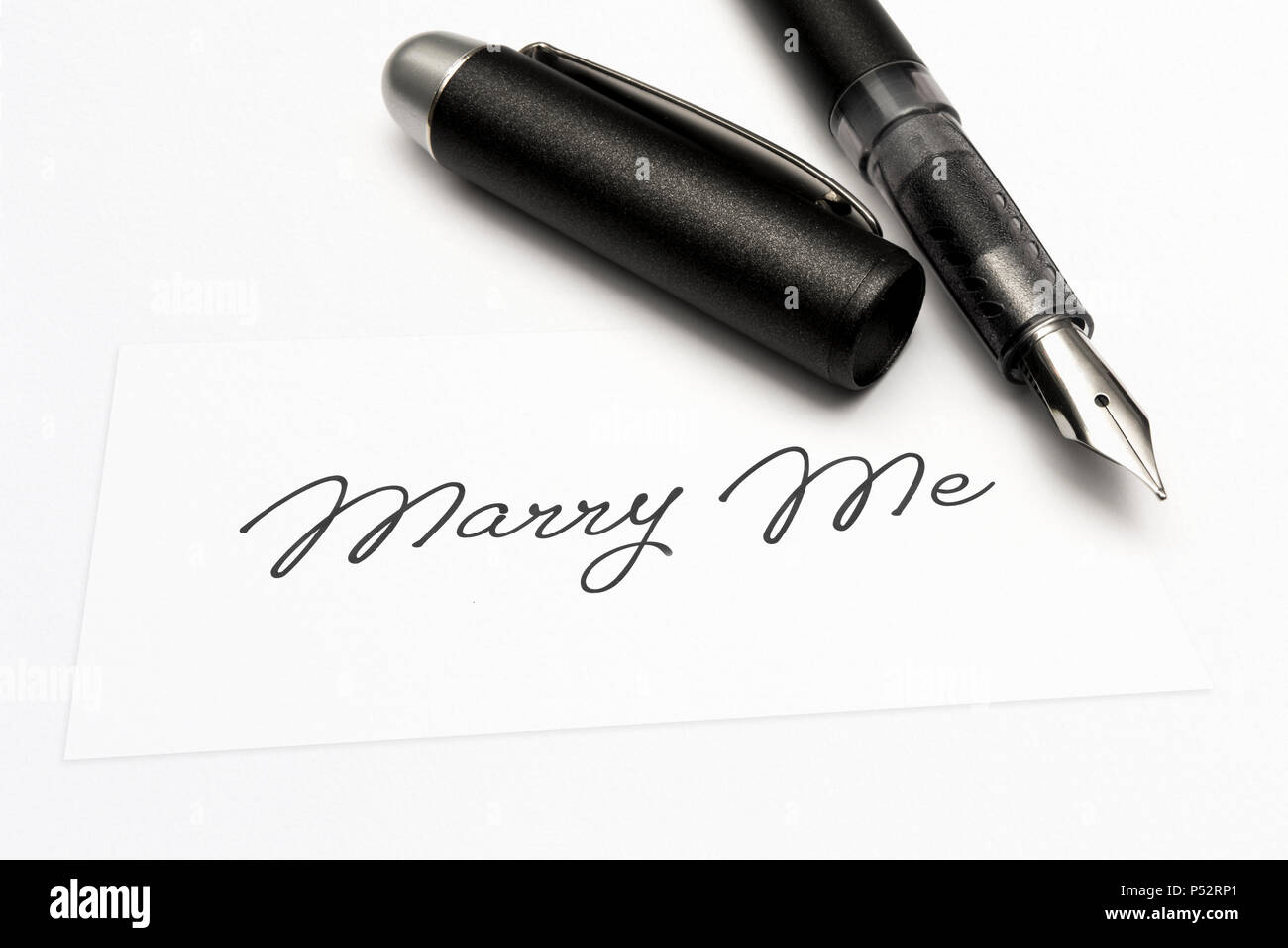 Close-up d'une carte de vœux avec le mot doux, m'épouser Banque D'Images