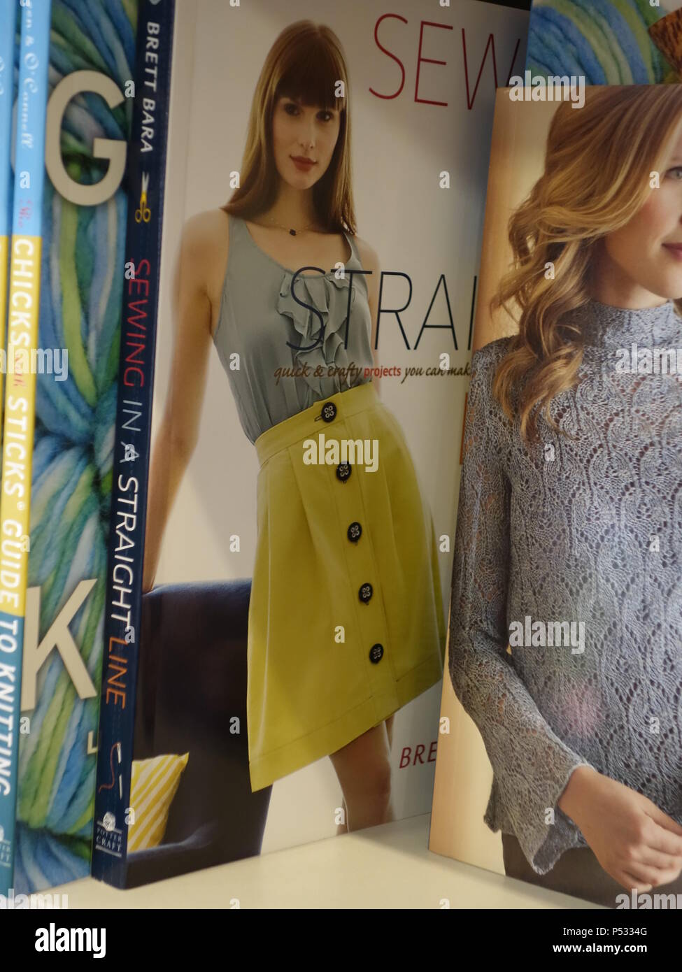 Livre de couture sur la tablette Banque D'Images