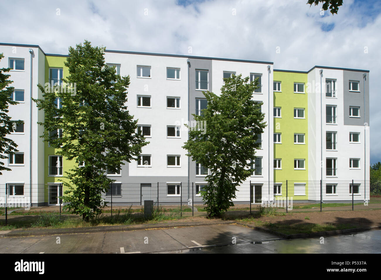 Logement modulaire pour les réfugiés d'en Berlin-Hohenschoenhausen HOWOGE Banque D'Images