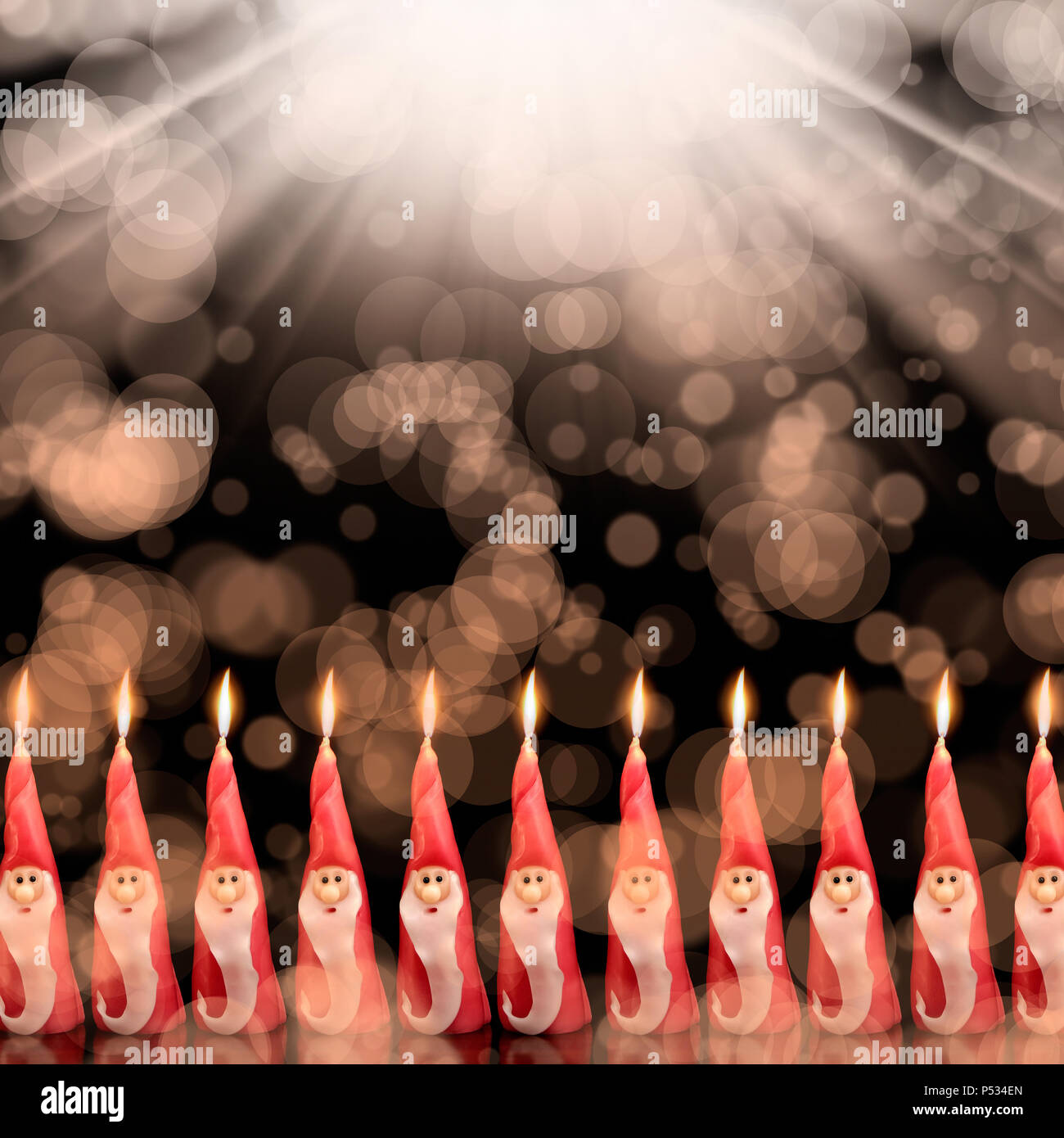 Une image de Père Noël les bougies dans le temps de Noël Banque D'Images