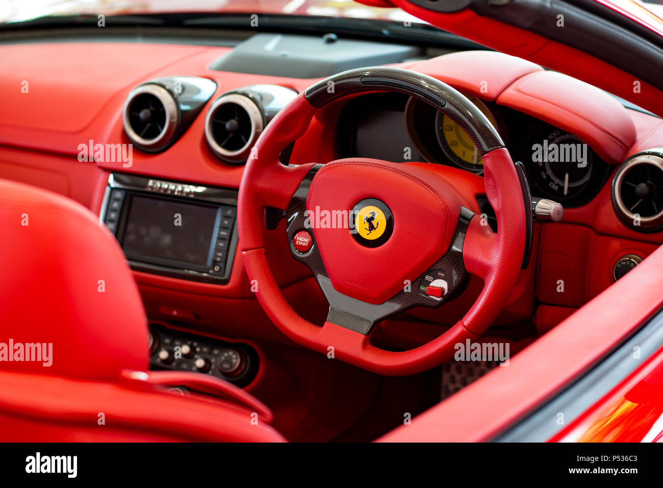 L'intérieur de Ferrari California voiture super Banque D'Images