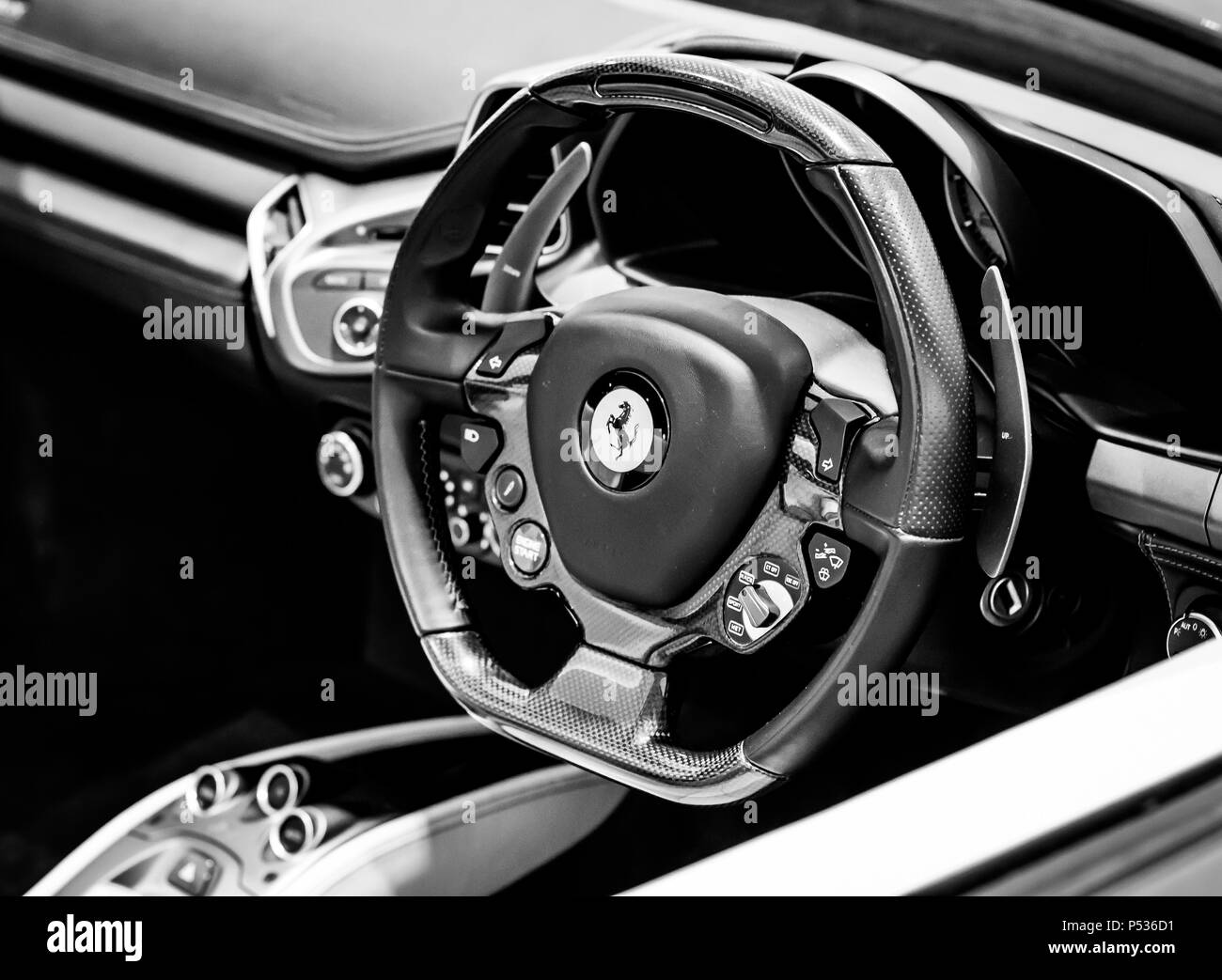 Le volant d'une Ferrari 458 Voiture de luxe super Banque D'Images