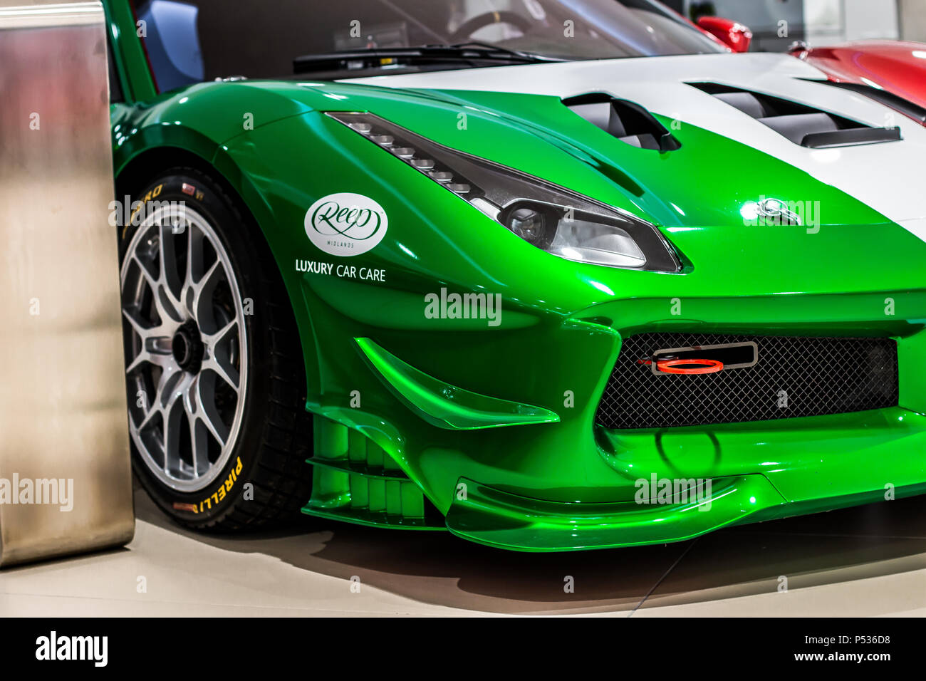 L'avant d'une Ferarri 488 GT3 voiture de course. Banque D'Images