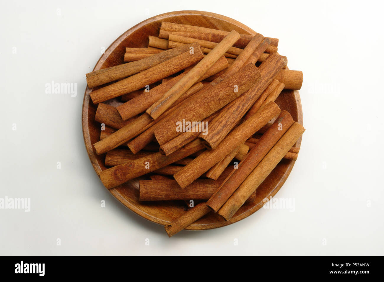Pile de bâtons de cannelle (en coupe du bois) Banque D'Images