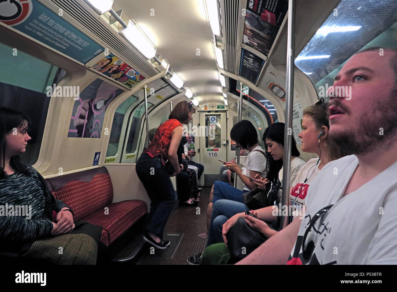 Les passagers sur le métro de Glasgow, SPT métro, centre-ville / gare ferroviaire, Strathclyde, Écosse, Royaume-Uni Banque D'Images