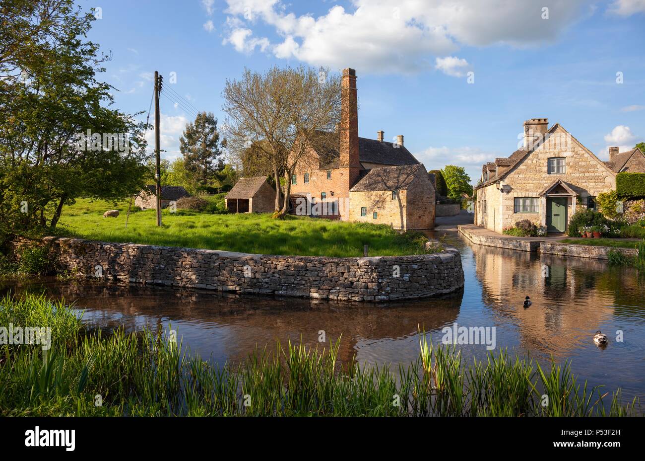L'ancien moulin à Lower Slaughter, Gloucestershire, Angleterre. Banque D'Images