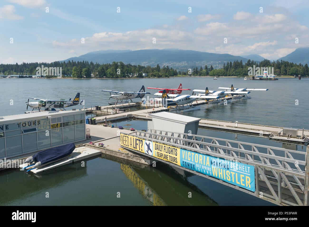 Les hydravions amarrés dans le port de Vancouver Centre de vol, un hydroaérodrome situé dans la région de Coal Harbour. Banque D'Images