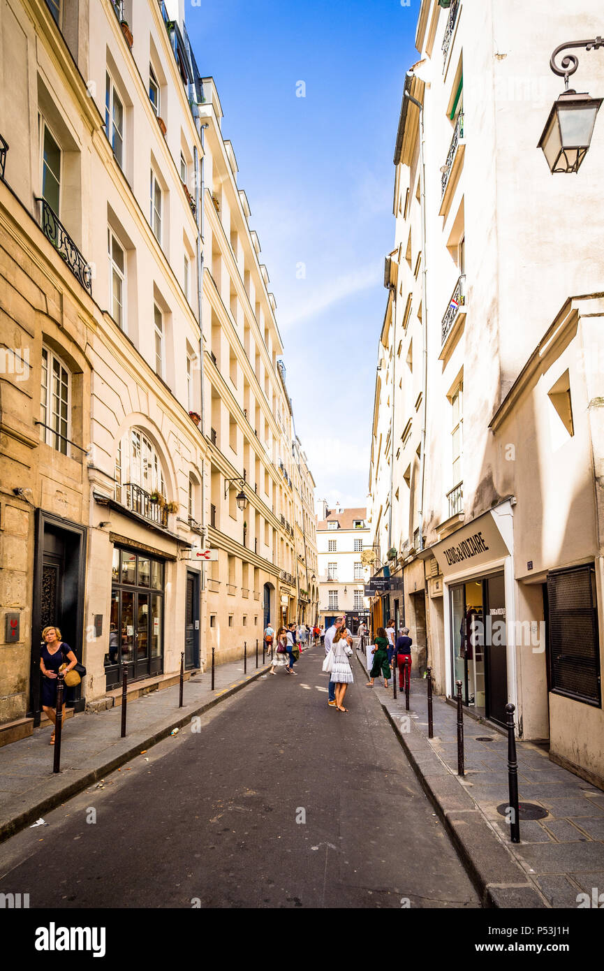 Les belles rues du Marais à Paris, France Banque D'Images