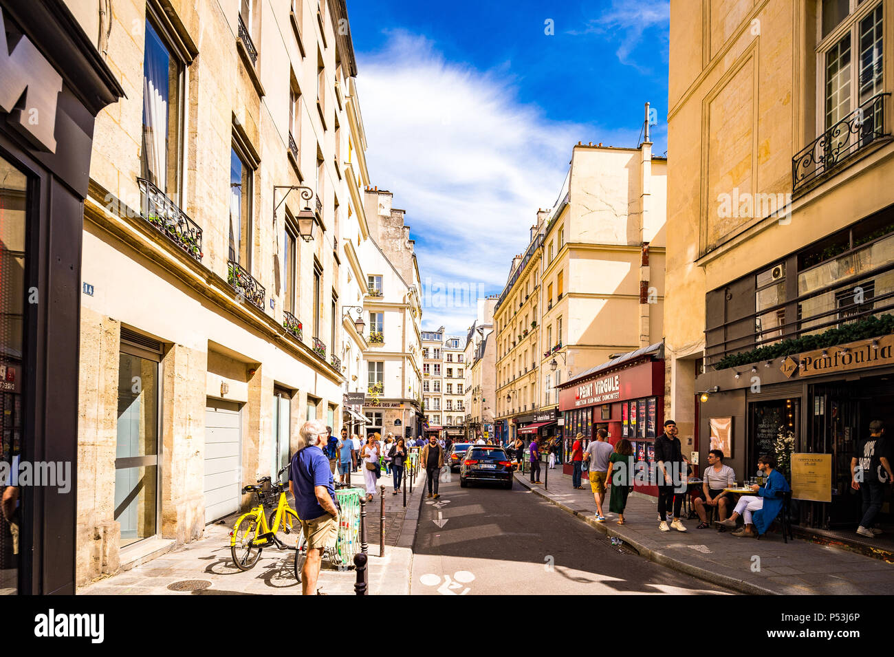 Les belles rues du Marais à Paris, France Banque D'Images