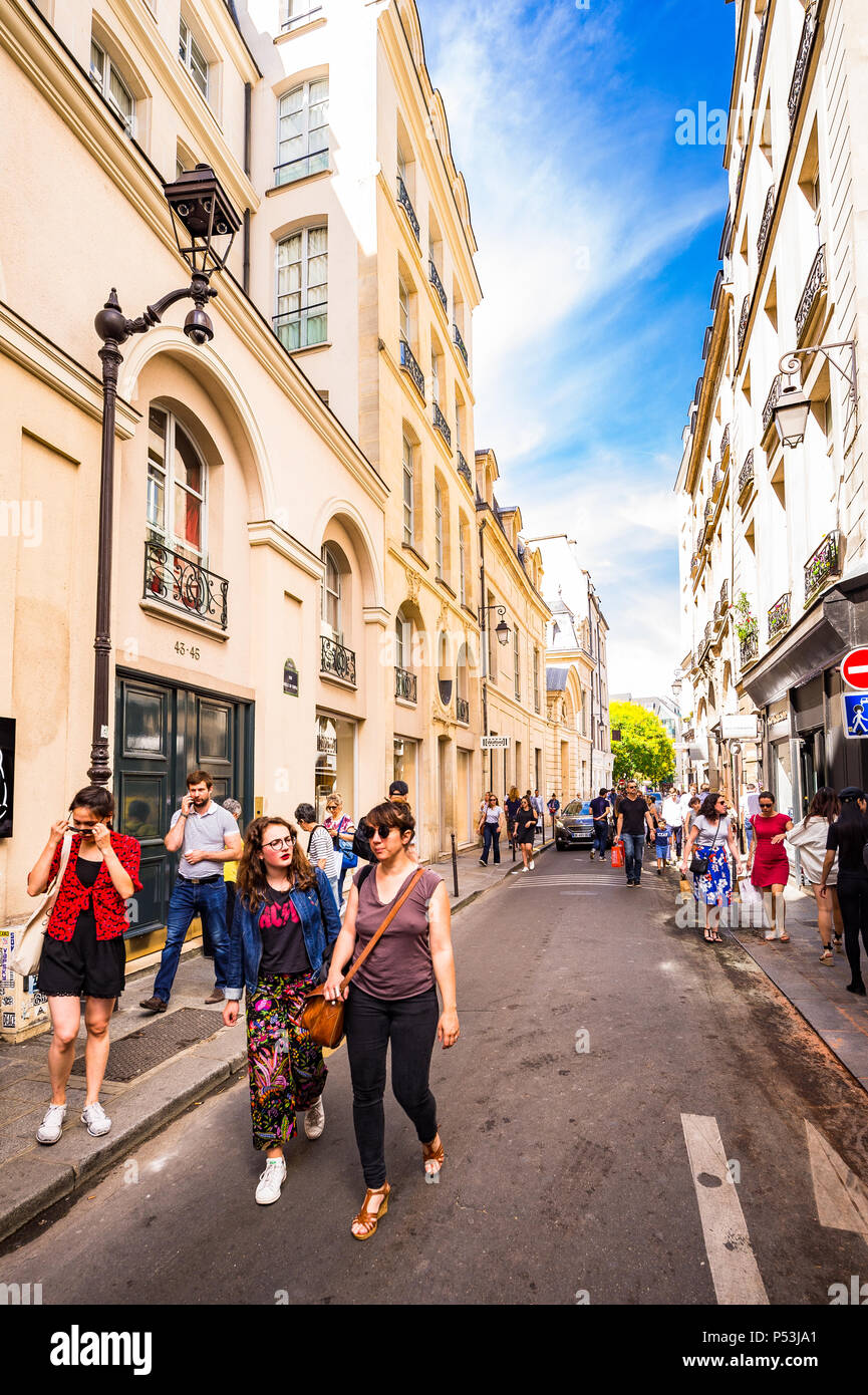Les belles rues du Marais à Paris, France Banque D'Images