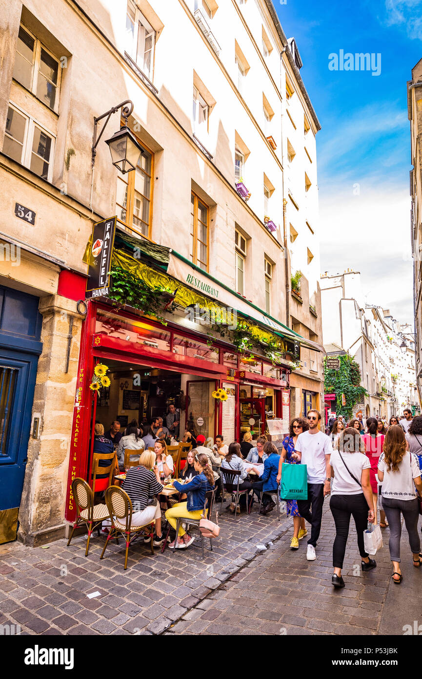 Les belles rues du Marais à Paris, France Banque D'Images