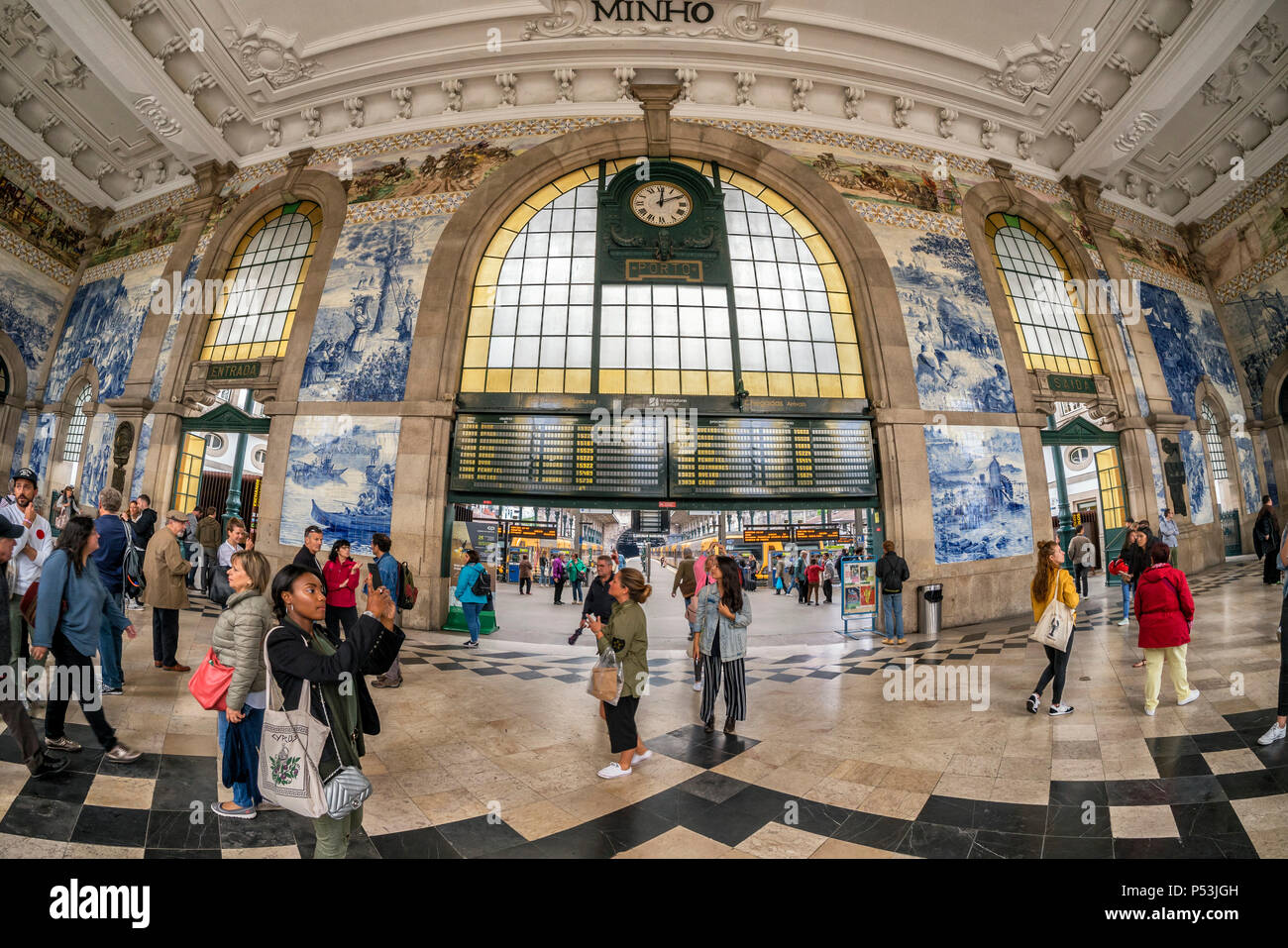 Hall central avec des azulejos, panneaux de tuile, la gare Sao Bento, Porto, région Norte, Portugal, Porto, Banque D'Images